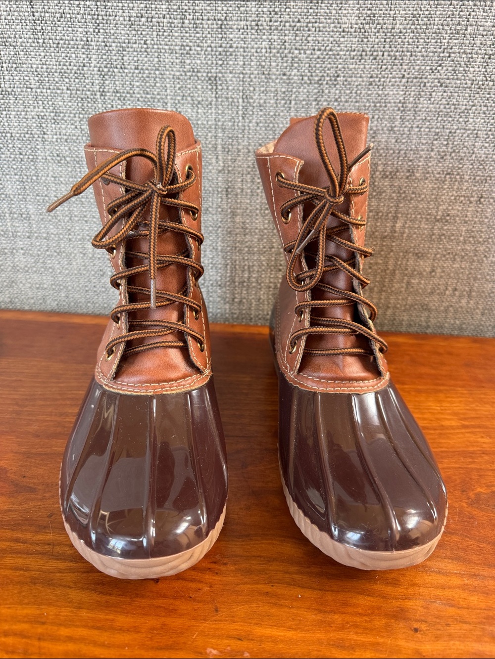 Yoki Women’s Two-Tone Brown Lace-Up Duck Boots Size 8 or 8.5